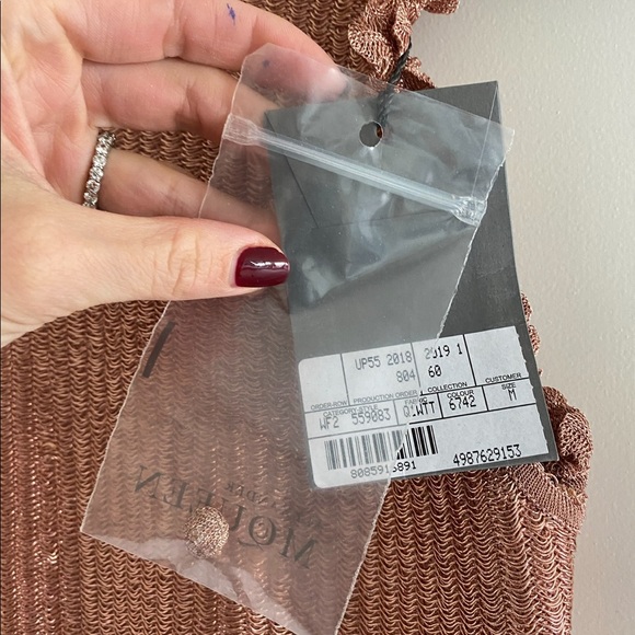 Alexander McQueen Rose gold dress, brand new with tags Medium. - Picture 5 of 8